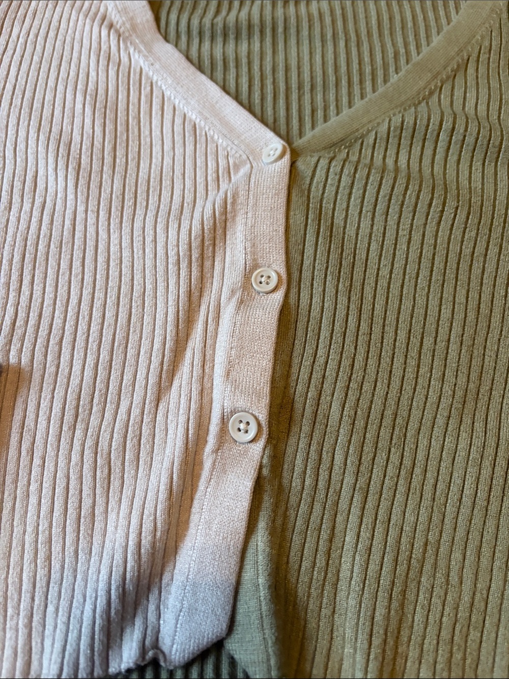 Two-Tone Ribbed Cropped Cardigan - Beige & Olive Garage Brand - Picture 5 of 9
